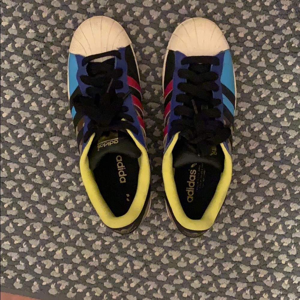 Adidas superstar!